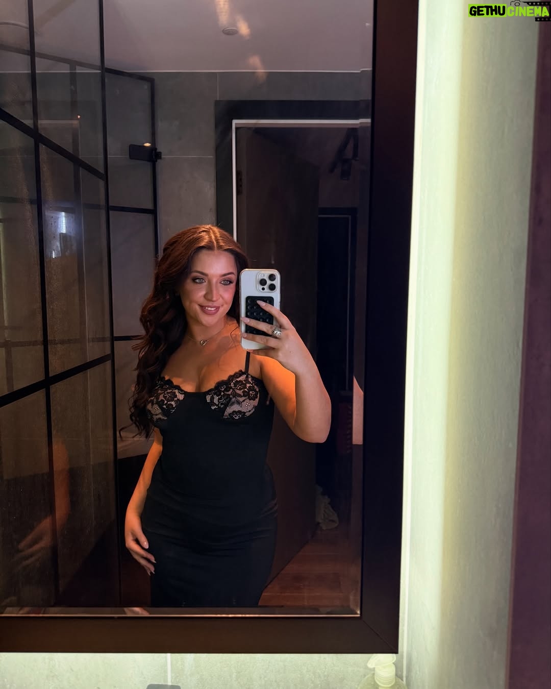 Becky James - 33.9K Likes - was she with anyone in the pub ??? 🙂