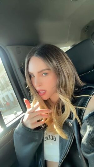 Belinda Instagram - Me gusta que pases por mí en la cuadrada 😮‍💨😮‍💨