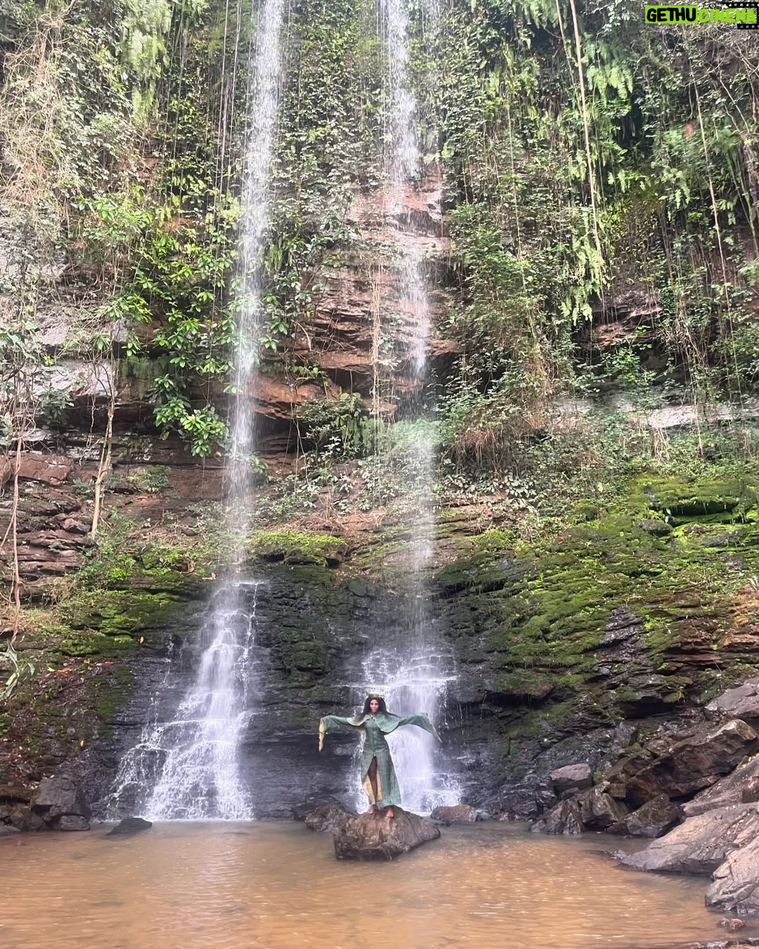 Benedicta Gafah - 45.3K Likes - Another week on set doing what I love most,shooting at the asenema water falls with @mensahinternational .
.
āAMOANIMAAāS ERAā airs from Mondays to Fridays on dstv channel 150 and gotv channel 102.
And you can aswell watch the omnibus on weekends. Enjoy your week š„³. @akwaabamagic
.
.