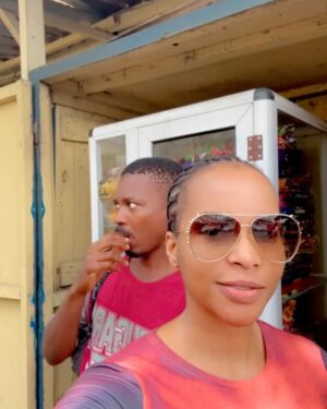 Benedicta Gafah Instagram - Meet Akosua the wife of trotro driver Nii @adjeteyanang in the upcoming movie #laststopthemovie…. Coming soon on your screens 📺…..
.
.
#actresslife #moviescenes #locationpics📷📹🎬