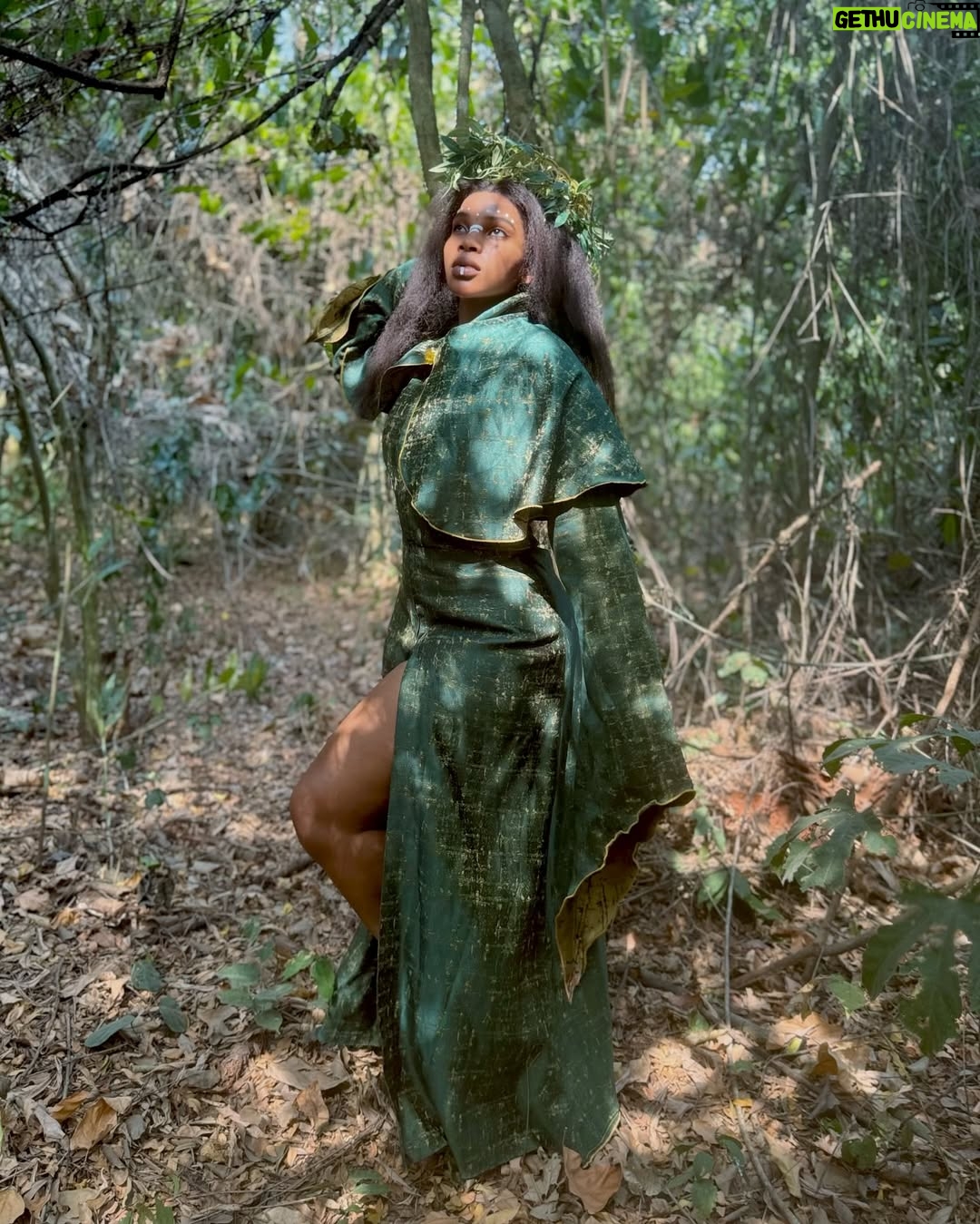 Benedicta Gafah - 45.3K Likes - Another week on set doing what I love most,shooting at the asenema water falls with @mensahinternational .
.
āAMOANIMAAāS ERAā airs from Mondays to Fridays on dstv channel 150 and gotv channel 102.
And you can aswell watch the omnibus on weekends. Enjoy your week š„³. @akwaabamagic
.
.