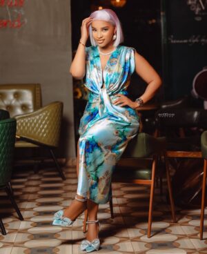 Benedicta Gafah Instagram - Guys I’m not married . Never been married neither am I seeing any married man. And it isn’t in my interest being anybody’s 2nd option.Someday should I get married,I’ll be the first to announce it ✨🥂.
.
Outfit out of stock @luxiwear___gh 

.
📸 @biggodphotos