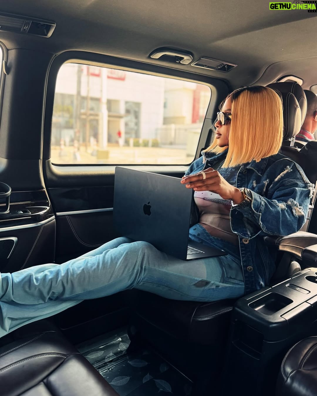 Benedicta Gafah - 33.1K Likes - Three things I enjoy doing ;
Buying and selling ,
Shooting movies ,
& SLEEPING ,
Any other thing else I wonāt make the cut.š
.
.
#location #movieset #actress