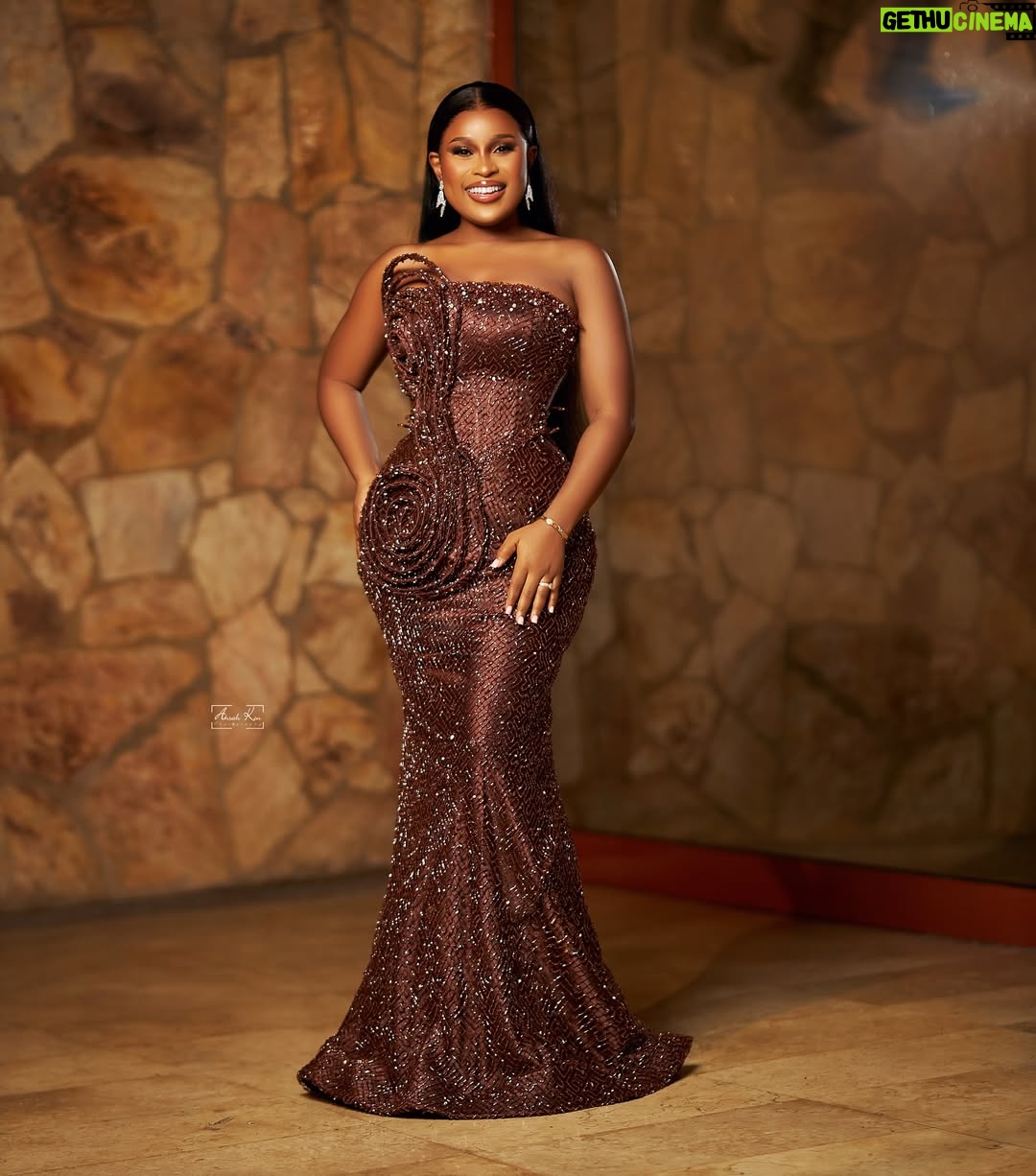 Berla Mundi - 32.2K Likes - Good morning ☺️
It’s been a minute. How are you all doing?
A little commotion for this brown number . 🎉
Hosted the @ghanabeautyawards_official over the weekend and my team came through as usual.
Congrats to the organizers and all award winners.
✨ @yartelgh
✨ @hairaffairs_byayisha
✨ @naphsie_mua
✨ @ansahkenphotography
✨ @lenpafabrics