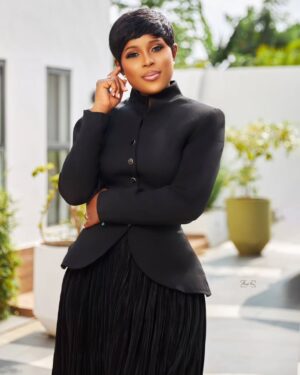 Berla Mundi Instagram - Happy new week, people . 

Stay blessed and know that the challenge you are facing is temporary. 😉 

Elections is close. Are you voting? 😊

#bmsuits
#suitsayer #byoubyberlamundi