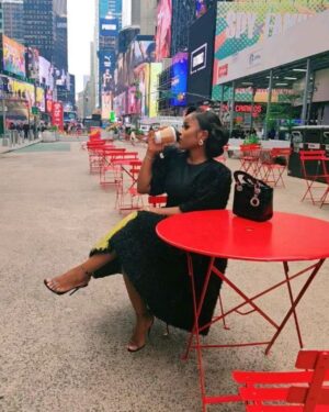 Berla Mundi Instagram - Hello November...... 👋 

Be good to me 🥰🎀

👗: @dhbydhofficial