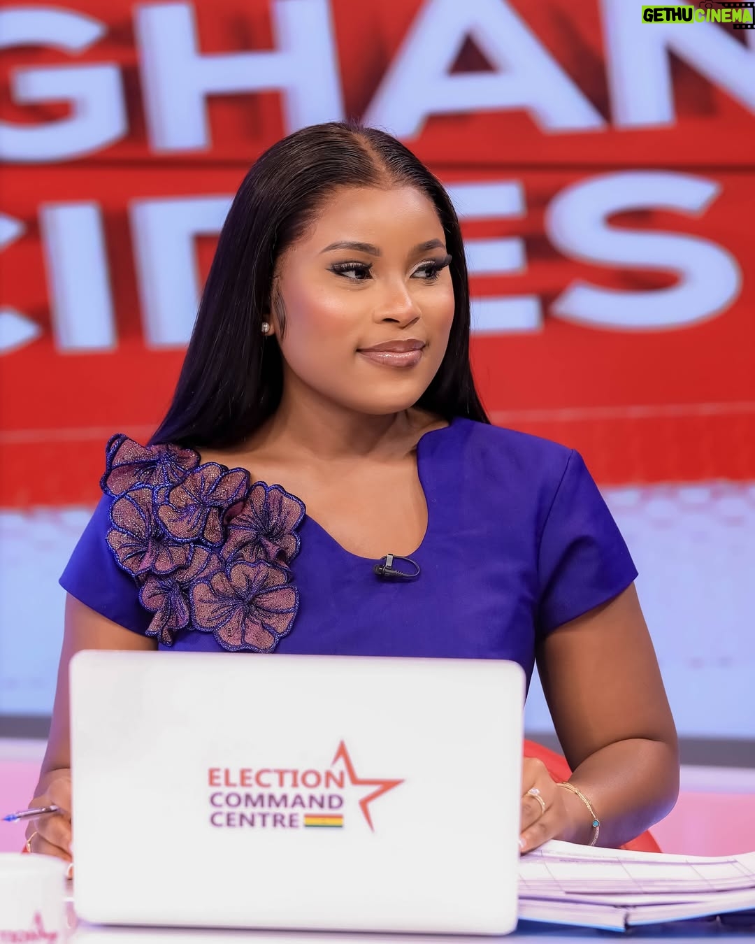 Berla Mundi - 30K Likes - It’s D-Day and your #ElectionCommandCentre is ready to serve you with updates, analysis and results!!
Stay with us all through the election season for all your facts and credible reviews.
Hair: @hairaffairs_byayisha
Dress: @yartelgh