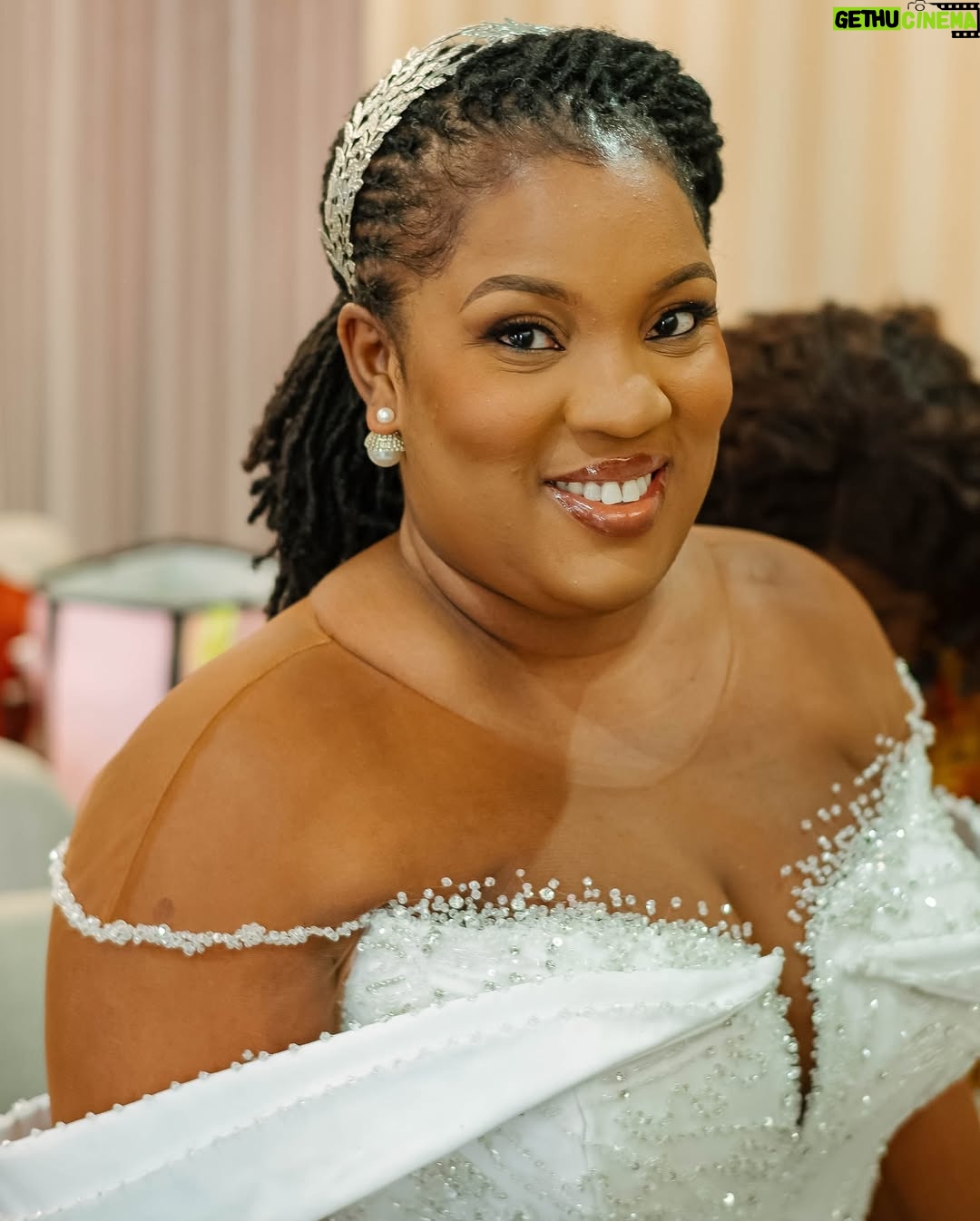 Berla Mundi - 15.5K Likes - A new decade of FAVOUR!!!
Happy birthday Sister Mundi!!! I love you too much.🩷
You see that answered prayer? God says this is just the beginning. 🙏🏽🙏🏽