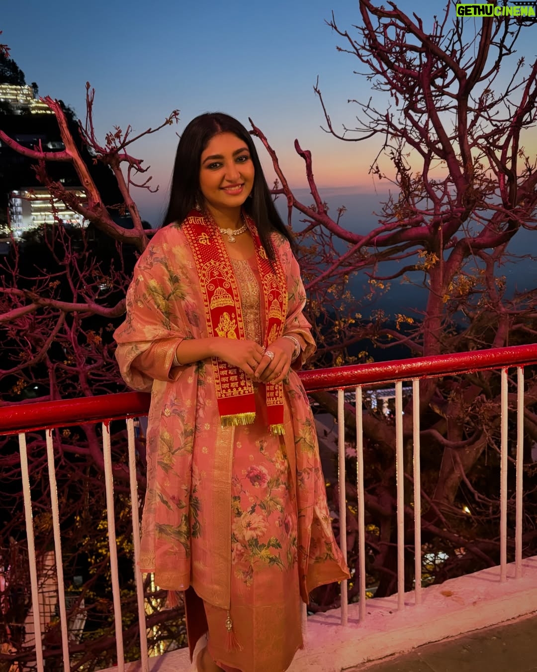 Bhoomi Trivedi - 8.1K Likes - माता वैष्णोदेवी के दर्शन चैत्र नवरात्री के पावन अवसर पर
#vaishnodevi
📸 @bassayush