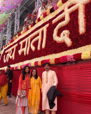 Bhoomi Trivedi Instagram - माता वैष्णोदेवी के दर्शन चैत्र नवरात्री के पावन अवसर पर 
#vaishnodevi 
📸 @bassayush