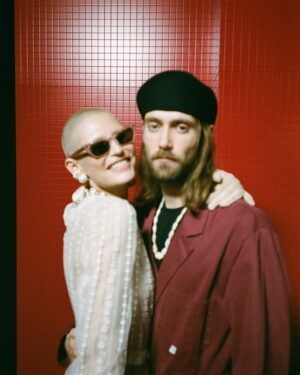 Bianca Balti Instagram - The craziest month of my life 💘 
Crazy good (not crazy bad). As good as only the first month after chemotherapy might feel. My hair are growing back and life is giving 🫶🏼