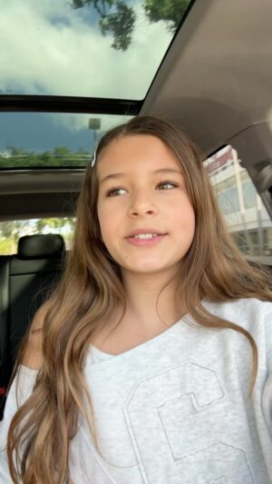 Bianca Castanho Instagram - Entrando na #trend com a Cecília 🥰👭🏼💞 #maeefilha #agentesediverte