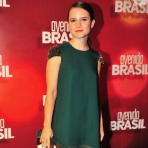 Bianca Comparato Instagram - O grupo globo completa 100 anos e a @tvglobo completa 60 anos.
Uma história grandiosa e potente, da qual tive a honra de fazer parte por 12 anos — dos 18 aos 30 anos da minha vida.
Foram 5 novelas, 7 séries e incontáveis aprendizados. Cresci na Globo, como artista e como pessoa, e sou imensamente grata por essa parceria com uma empresa que me enche de orgulho por ser brasileira.
Que venham muitos mais anos de histórias inesquecíveis.
Obrigada por tudo, Grupo Globo.