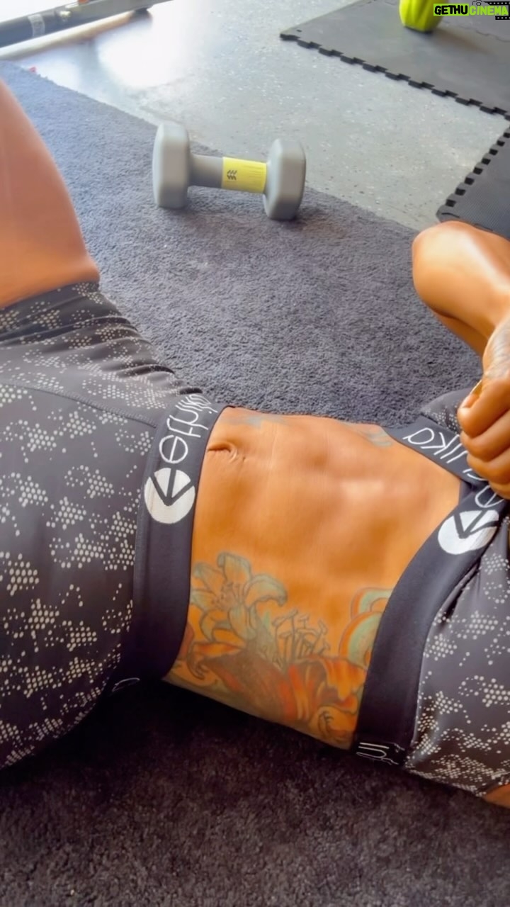 Blac Chyna - 32K Likes - Summer is around the corner baby… time to shred !!!!! Let’s goooo @_a1fit 8 week program let’s get it. Workouts on Passes.com/BlacChyna