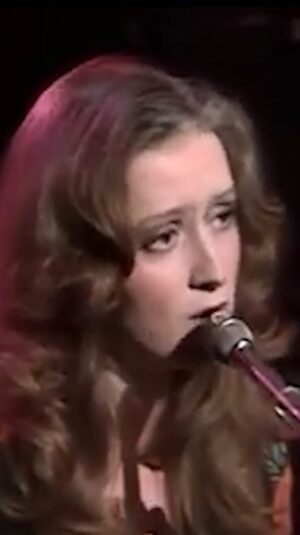 Bonnie Raitt Instagram - One of her fans’ favorite ballads, “Too Long at the Fair,” is from Bonnie’s second album, Give it Up, released in 1972. It was written by Joel Zoss and beautifully expresses the kind of weariness her voice captured, even at her young age of 22. This live performance is from the classic @bbc music program, The Old Grey Whistle Test, in 1976. The band features @freebomusic on bass, Will McFarland on guitar, Alan Hand on piano and the late Dennis Whitted on drums.
— BRHQ
Watch the full video on YouTube at the link in bio.