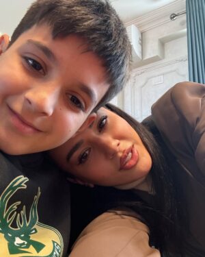 Bora Zemani Instagram - Gëzuar Bajramin! Vetëm bekime paçi në familjet tuaja! 🤍
