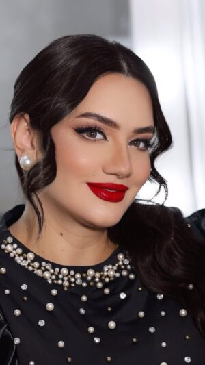 Bouchra Okbi Instagram - الممثلة الجميلة @bouchraokbi_official  بلوك حفلة مرور 24 سنة في مشوارها الفني ❤️
تصوير المبدعة @onfleek_photography 
عدسات @samara_lenses 
واش رايكم فاللوك الي اخترته لها 💋💋