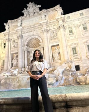 Bouchra Okbi Instagram - Hello from Roma ♥️
شكون هي أكثر صورة عجبتكم ☺️☺️☺️
Swip باه تشوفو وين رحت لبارح فاليل