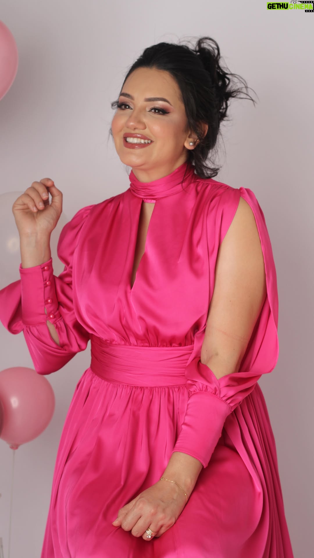 Bouchra Okbi - 158.3K Likes - 39 ans ššš
Je nāai jamais cessĆ© dāĆŖtre heureuse ..
Merci pour les roses ..merci pour les Ć©pines šš
Cāest vrai que la vie nāest pas une fĆŖte perpĆ©tuelle ..
Mais si on cherche autour de nous on trouvera des centaines de choses..qui font notre bonheur.il suffit juste de savourer et de connaĆ®tre sa vraie valeur šš
Encore une fois merci pour les roses š¹
Merci pour les Ć©pines š
Photo shoot by la magnifique @studio_baby_honey_
Make up artiste et Hair style@sihems_makeup_coiffure
Et bien sĆ»r la robe cāest @hind_deluxe qui ne māa jamais dƩƧu
Merci š