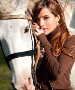 Actress Brenda Asnicar HD Photos and Wallpapers September 2025