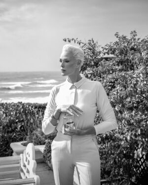 Brigitte Nielsen Instagram - Behind every premium drop of RD/19 Dry Gin, there’s a family story.

Let’s make a toast to our authenticity!

Directed by: @mayk_azzato 

#RD19