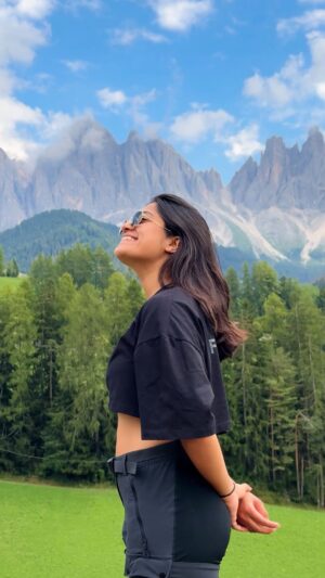Brinda Sharma Instagram - My superpower- teleportation 🤪

Transition streak going strong and I love it hehe 
Anyway, coming to the place- DOLOMITES MERI JAAN ❤️
After India, next is always Dolomites! Aise kaise pahad ye exist karte hain 🤯 

#liveandlettravel #reelsinstagram #reelsindia #transitionswithBrinds