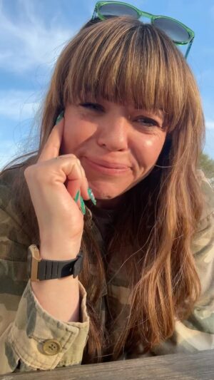Briony May Williams Instagram - This isn’t the video I wanted to make for Limb Difference Awareness Month but here we are. I’m so incredibly proud to be a part of this wonderful community, it is full of glorious human beings. They should be celebrated and not mocked, lifted up not torn down. 

If you need any support, please reach out to me or @reachcharityuk ❤️ 

#limbdifferenceawareness