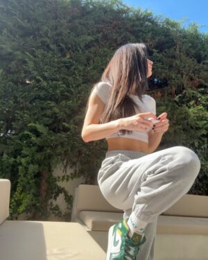 Burcu Kiratli Instagram - 🐾 🛹 🪀 ☀️ 😜