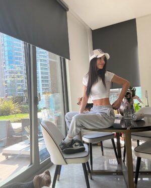Burcu Kiratli Instagram - 🐾 🛹 🪀 ☀️ 😜