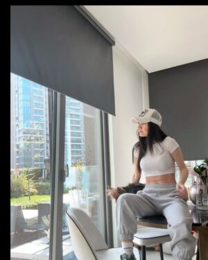 Burcu Kiratli Instagram - 🐾 🛹 🪀 ☀️ 😜