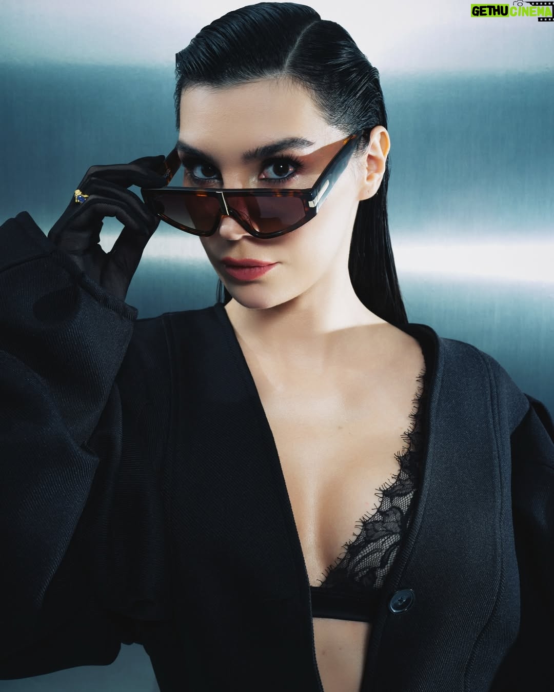 Burcu Kiratli - 296.3K Likes - 🖤 🏹
@allmagazine 🖤
——————- 🔥 Best Team 🔥 😜 ——————-
Genel Yayın Yönetmeni ve Röportaj: @salihdevrim
Fotoğraf: @biemre
Moda Editörü: @ireemkaplan
Saç: @tolgaoguzhann
Makyaj: @erkanuluc
Prodüksiyon: @melihkoh
Fotoğraf Asistanları: @bbarisbal, Yasin Çınar
Moda Ekibi: @farukksahade, @tuanasfgl, @neeslisahh_
Veeeee benimkiler 🥹
@caglagulsarac
@fatoskocak1
@duyqudurukan
🩷