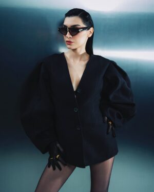 Burcu Kiratli Instagram - 🖤 🏹 
@allmagazine 🖤
 
——————- 🔥 Best Team 🔥 😜 ——————-

Genel Yayın Yönetmeni ve Röportaj: @salihdevrim
Fotoğraf: @biemre
Moda Editörü: @ireemkaplan
Saç: @tolgaoguzhann
Makyaj: @erkanuluc 
Prodüksiyon: @melihkoh
Fotoğraf Asistanları: @bbarisbal, Yasin Çınar 
Moda Ekibi: @farukksahade, @tuanasfgl, @neeslisahh_
Veeeee  benimkiler 🥹
@caglagulsarac 
@fatoskocak1 
@duyqudurukan 
🩷