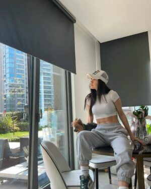 Burcu Kiratli Instagram - 🐾 🛹 🪀 ☀️ 😜