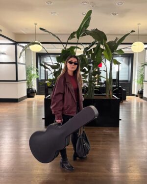 Buse Sinem İren Instagram - Her şeye rağmen, elimizden geldiğince, hayatı güzelleştirmeye devam ♥️