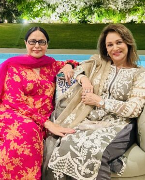 Bushra Ansari Instagram - With my darling khushbakht shujaat. !! Happy moments with friends !