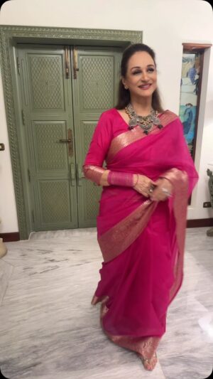 Bushra Ansari Instagram - Hot pink my favourite colour!!
