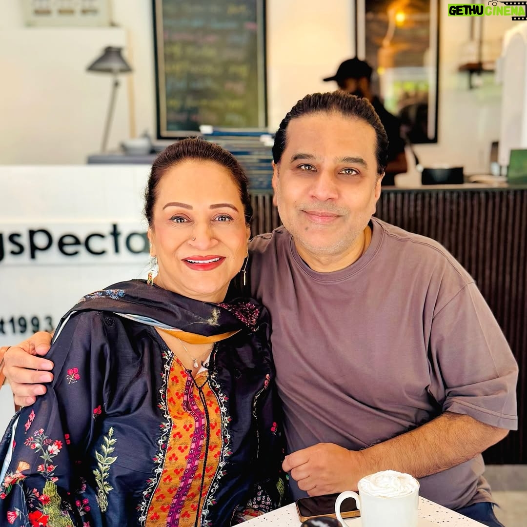 Bushra Ansari - 1.3K Likes - A fabulous morning brunch with @ansari.bushra what a pleasant surprise bushra apa !!! love u 🥰 Thank u @sobiasofficial for an amazing afternoon #asimyartiwana #bushraansari