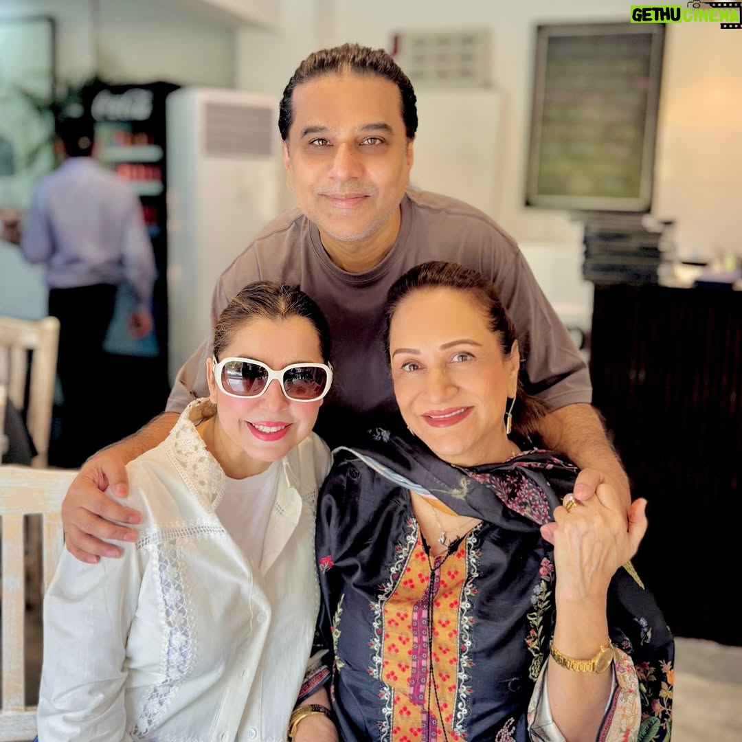 Bushra Ansari - 1.3K Likes - A fabulous morning brunch with @ansari.bushra what a pleasant surprise bushra apa !!! love u 🥰 Thank u @sobiasofficial for an amazing afternoon #asimyartiwana #bushraansari