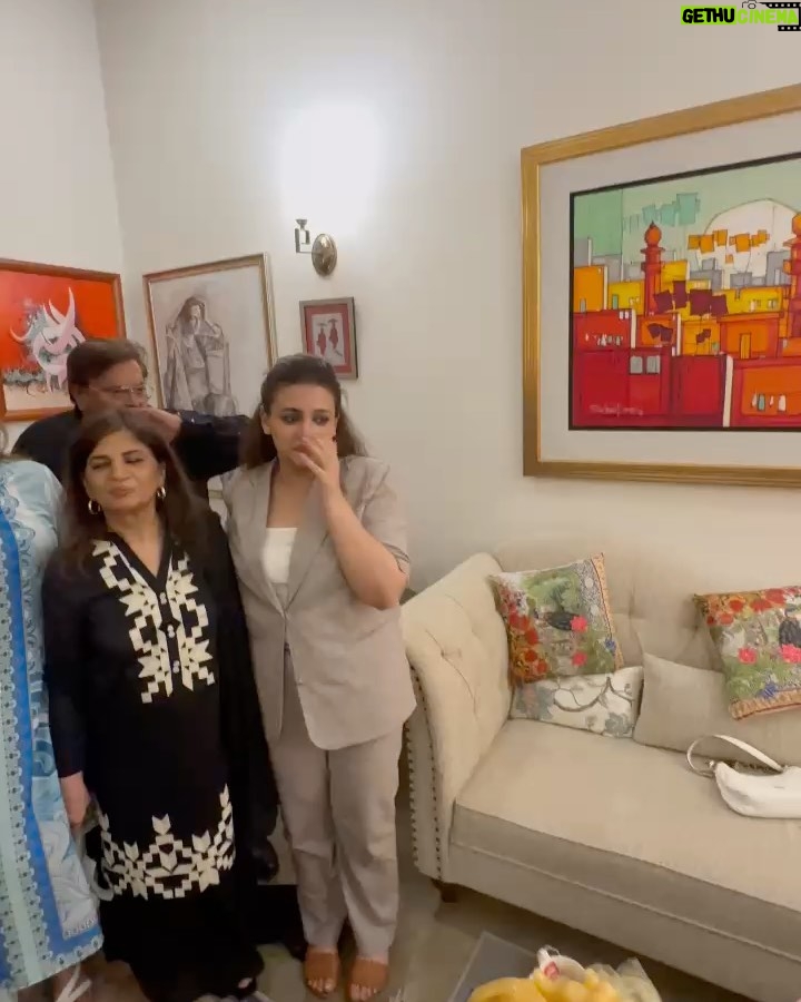 Bushra Ansari - 5.6K Likes - My whole clan my choti se noor y jahan with her mommy Zara and grant asma Abbas. ! Sadkkkeveryone made me happy. !!