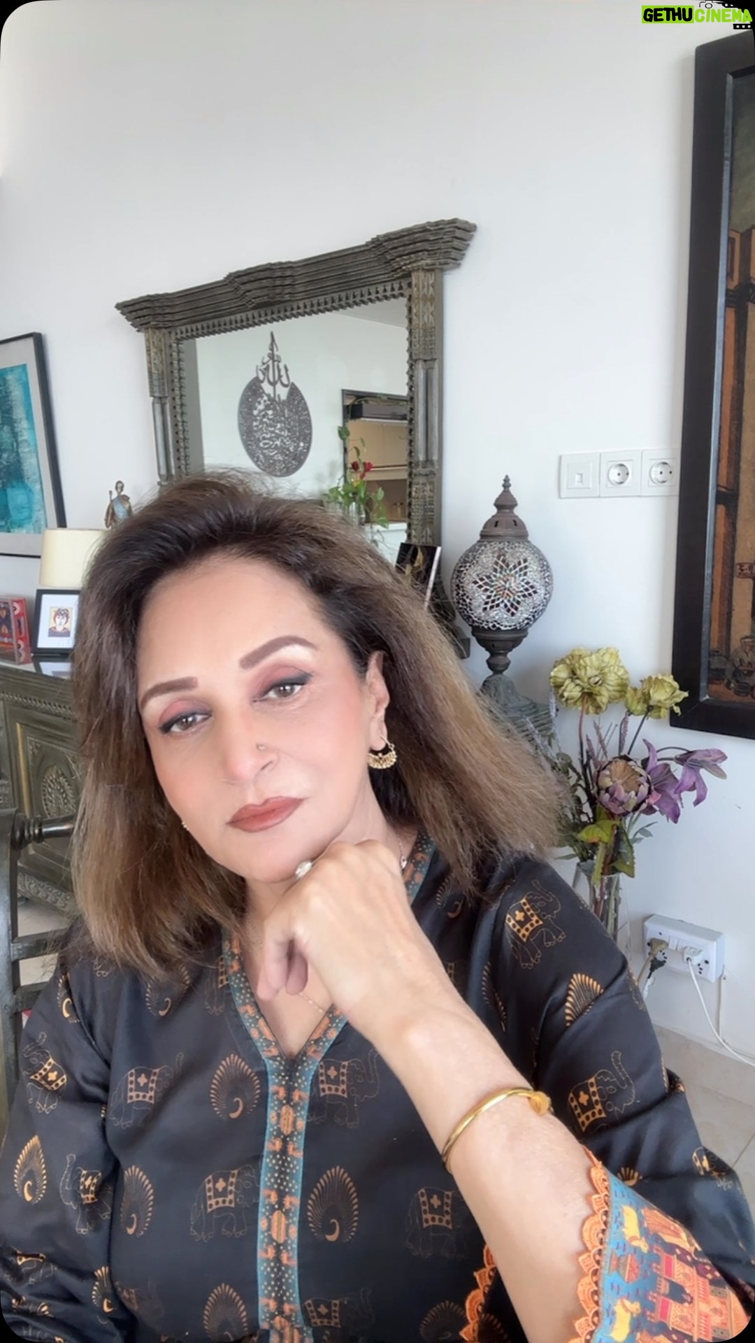 Bushra Ansari - 2.4K Likes - Khamoshi !! Behtreen amal !!