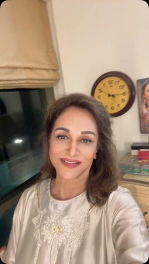Bushra Ansari Instagram - Waqt to lagta hay. !!