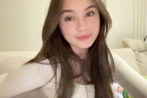 Caitlin Halderman Instagram - whatsapp people saw it first (again)😶‍🌫️