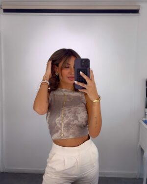 Camila Andrade Instagram - Bye rubiedad, Hello Caramel Blond 🍯 @pablozelaznog