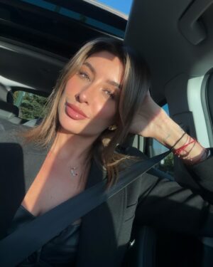Camila Andrade Instagram - Estos últimos días…
 han sido un poco así 🥰☀️😎💪🏻❤️🥙🍷🧖🏼‍♀️😀💕