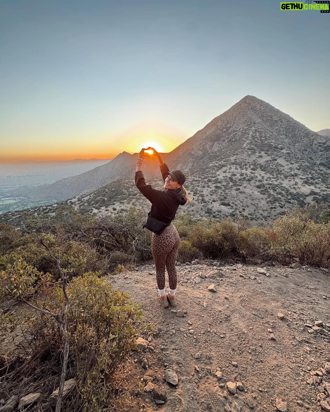 Camila Andrade - 13.1K Likes - Volvimos a uno de mis objetivos el 2025
Cerrito time💪🏻, pero ahora con mi @fcokaminski ❤️😘