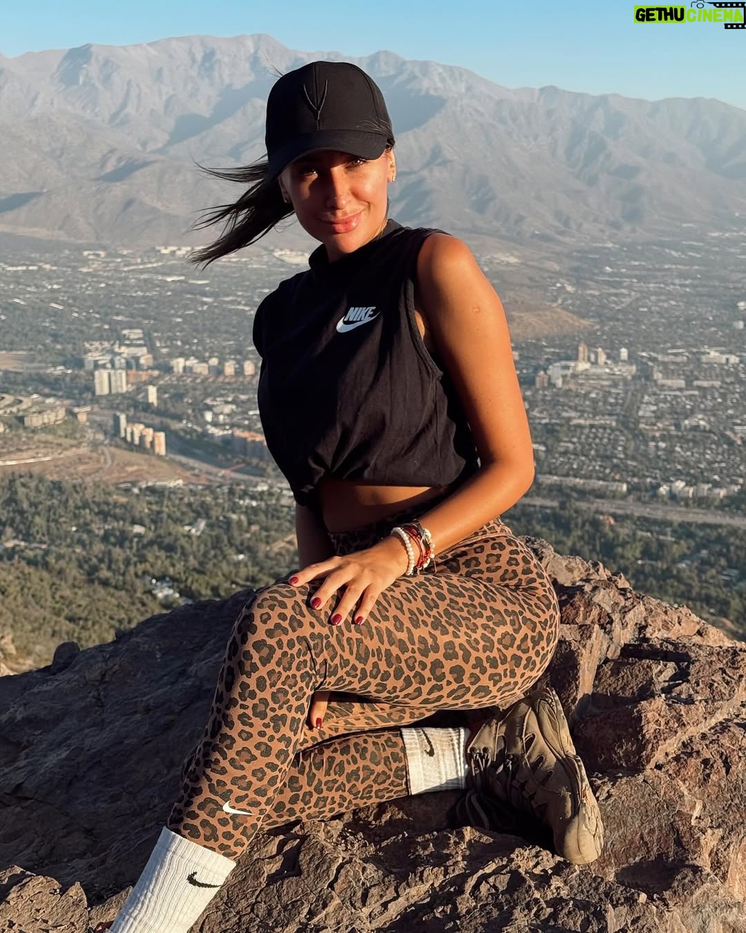 Camila Andrade - 13.1K Likes - Volvimos a uno de mis objetivos el 2025
Cerrito time💪🏻, pero ahora con mi @fcokaminski ❤️😘