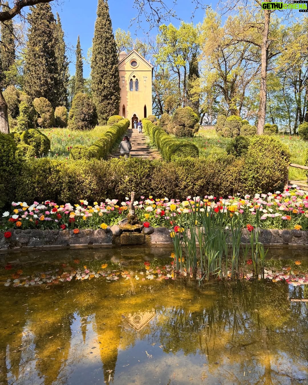Camila Raznovich - 2.8K Likes - Flower power…. #parcosigurta #borghettosulmincio #postibelli #borgodeiborghi2025 #ontheroad #italiabella #magic
