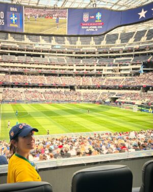 Camilla Belle Instagram - First professional women’s sports event at So-Fi and it was futebbboollllllll aka soccerrrrrrrr 🇧🇷🇺🇸⚽️👊