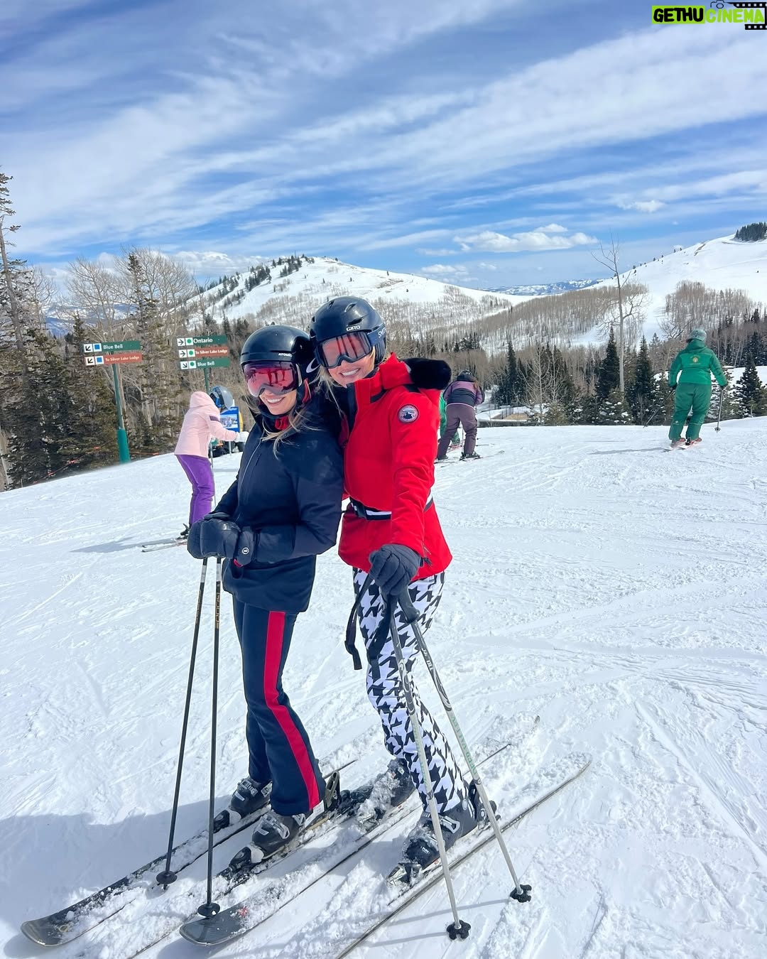 Camille Anderson - 1.1K Likes - (Un)Popular Opinion: Ski Season is the best season 🎿 March Spring skiing is 🤌🏼
Comment “ski” for outfit link. Xo
#deervalley