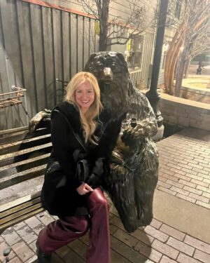 Camille Anderson Instagram - (Un)Popular Opinion: Ski Season is the best season 🎿 March   Spring skiing is 🤌🏼 

Comment “ski” for outfit link. Xo 

#deervalley